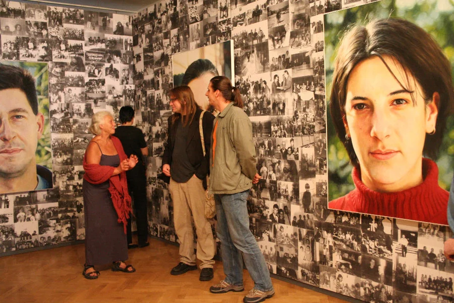 Jajce, Gallery U Bileho Jednorozce, Klatovy, Czech Republic, 2005